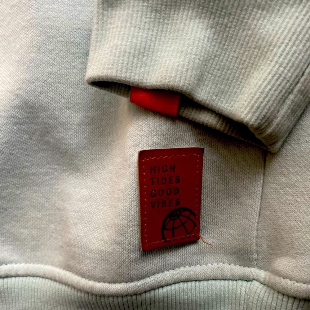 FREE PLANET-CATCHING WAVES-MENS SIZE MEDIUM SWEATSHIRT - Picture 3 of 9
